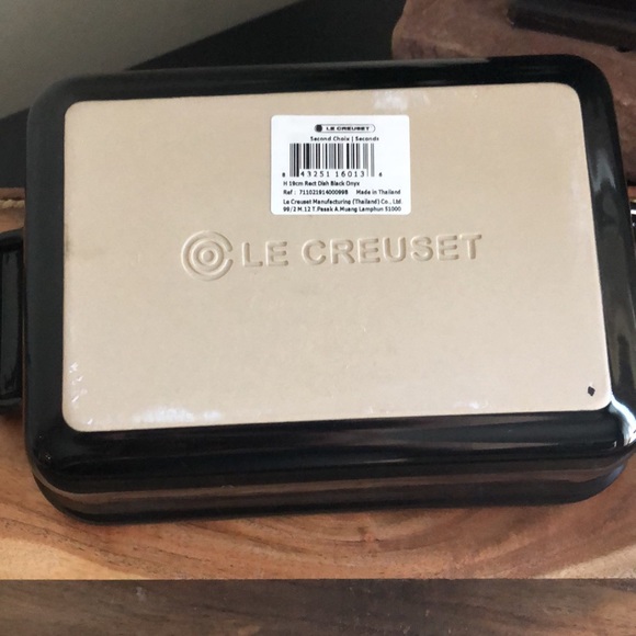 Le Creuset Rectangular Baking Dish- Black Onyx only - Picture 6 of 11